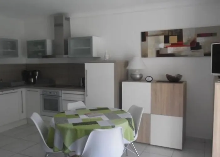 4 Couchages Avec Loggia, Wifi, Proche Centre Et Cures - Amelie-les-bains - Fr-1-703-57 *